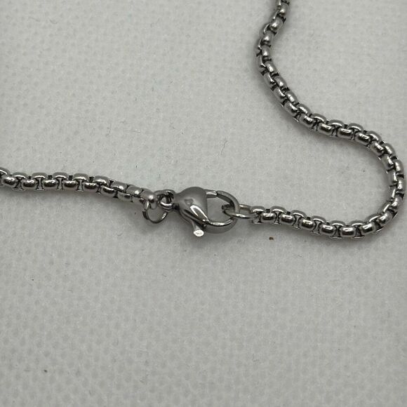 NWOT Stainless steel plated joker mask pendant with box chain - Picture 3 of 4